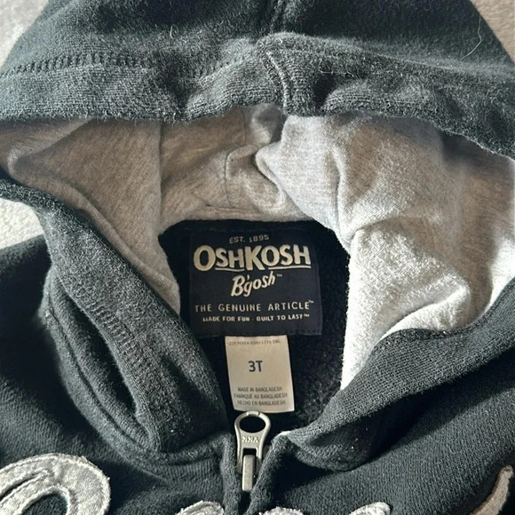 OshKosh B'gosh - full zip hoodie. Size 3 - Picture 3 of 4